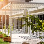 Pergola tarasowa czy markiza – co wybrać